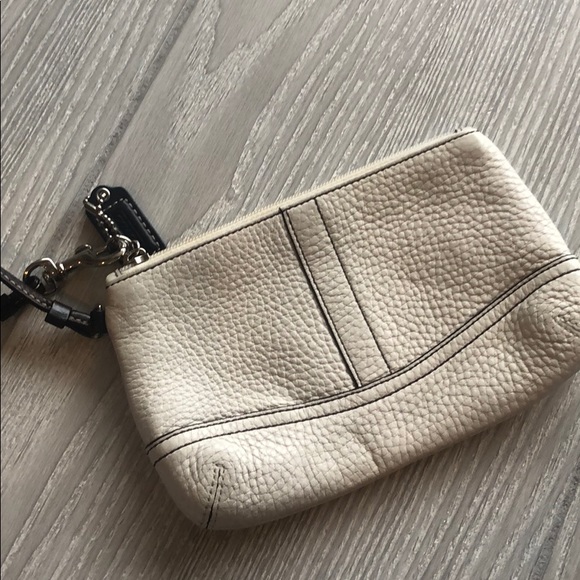 Coach Handbags - Coach wristlet